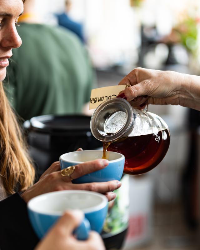 filerkaffe haeldes op til kaffedrikker