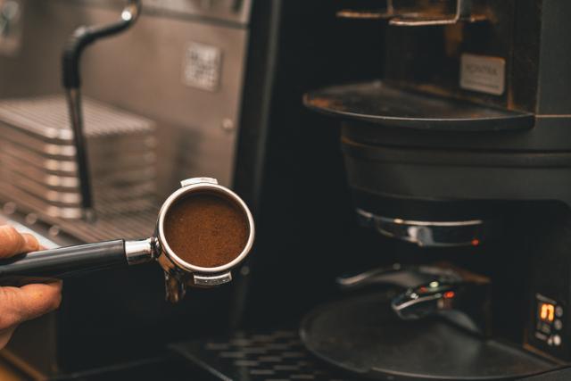 perfekt tampet kaffe i portafilter