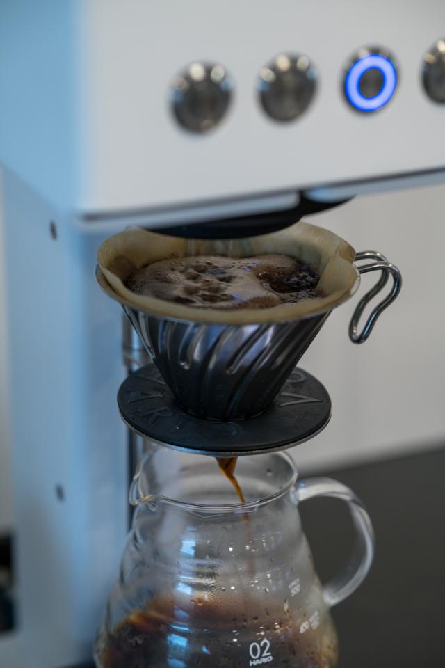 pourover kaffe brygges i hario tragt og kande